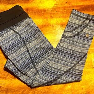 Lululemon Sz 4 leggings cropped